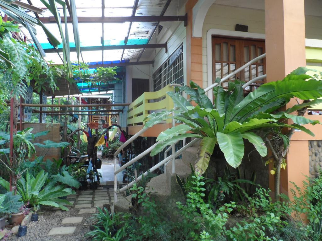 Victoria Guest House And Cottages Puerto Princesa Екстериор снимка